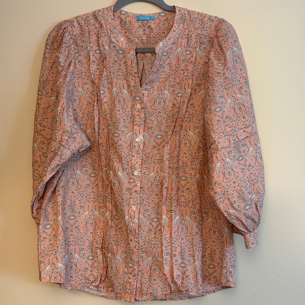 J. McLaughlin‎ Women’s Peach and White Floral Puff Blouse with Cranes, size M